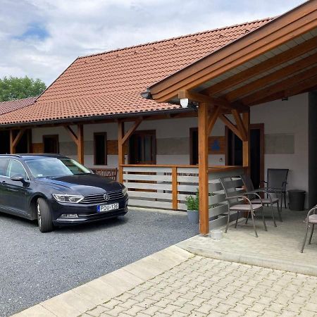 Toronyi Vendeghaz Hotel Bagian luar foto
