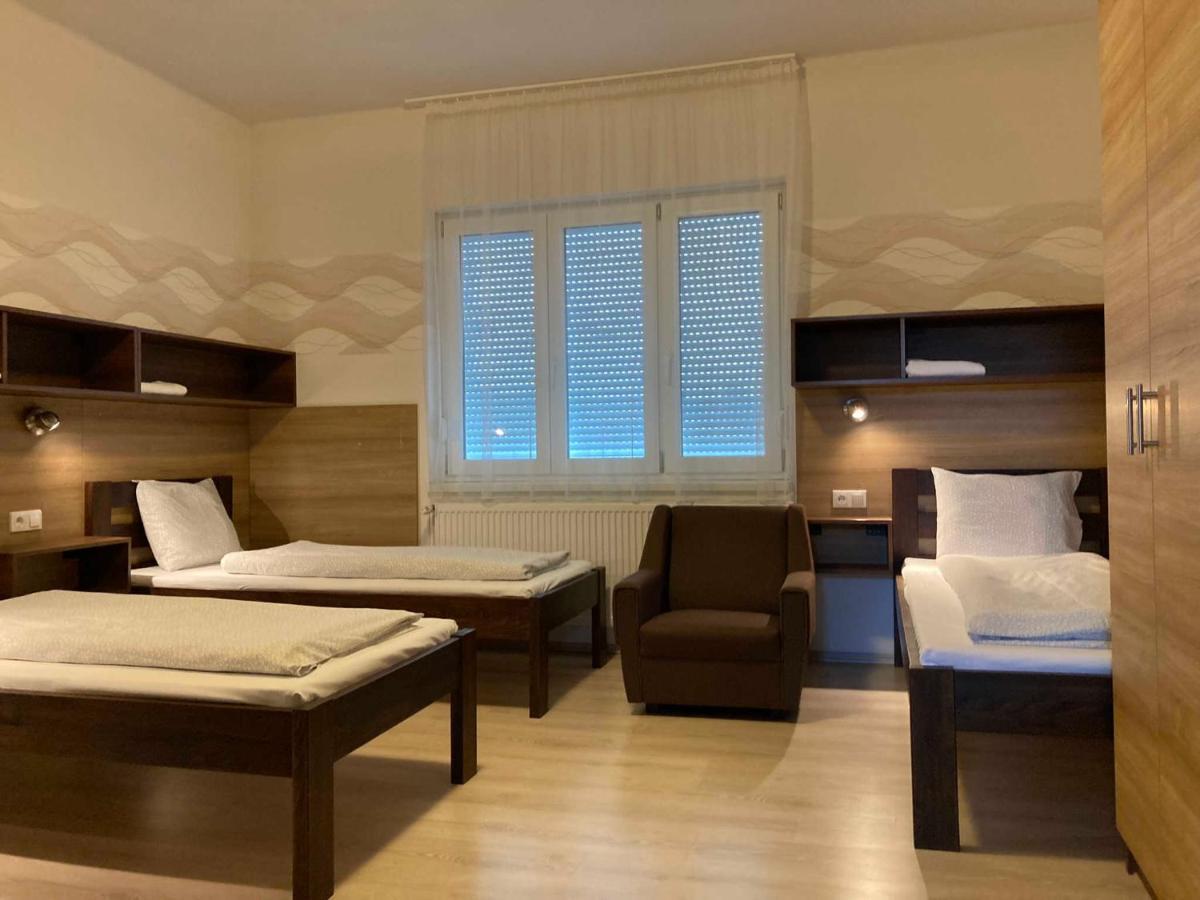 Toronyi Vendeghaz Hotel Bagian luar foto