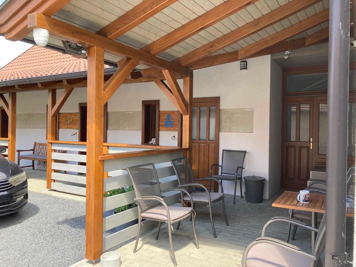 Toronyi Vendeghaz Hotel Bagian luar foto