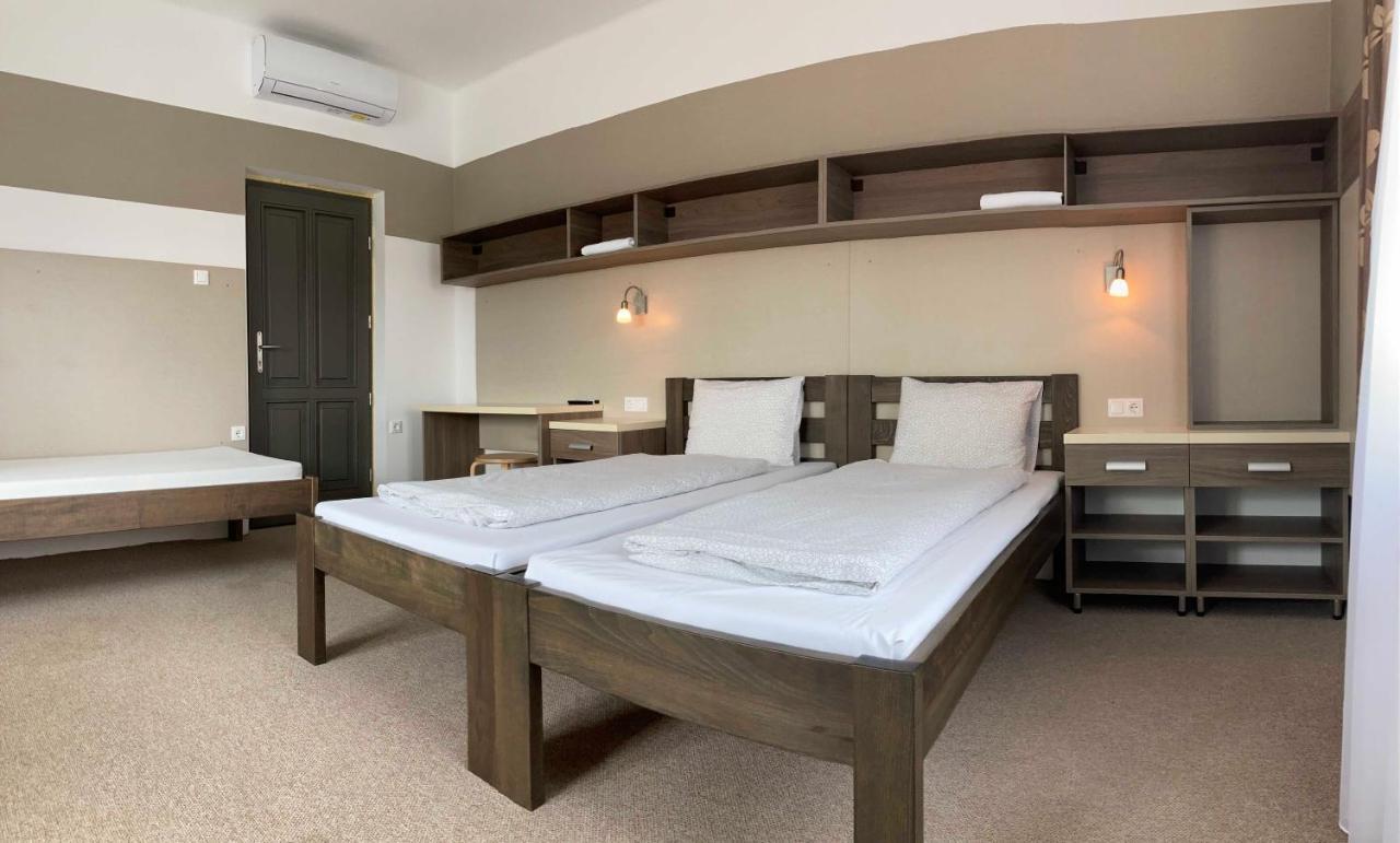 Toronyi Vendeghaz Hotel Bagian luar foto