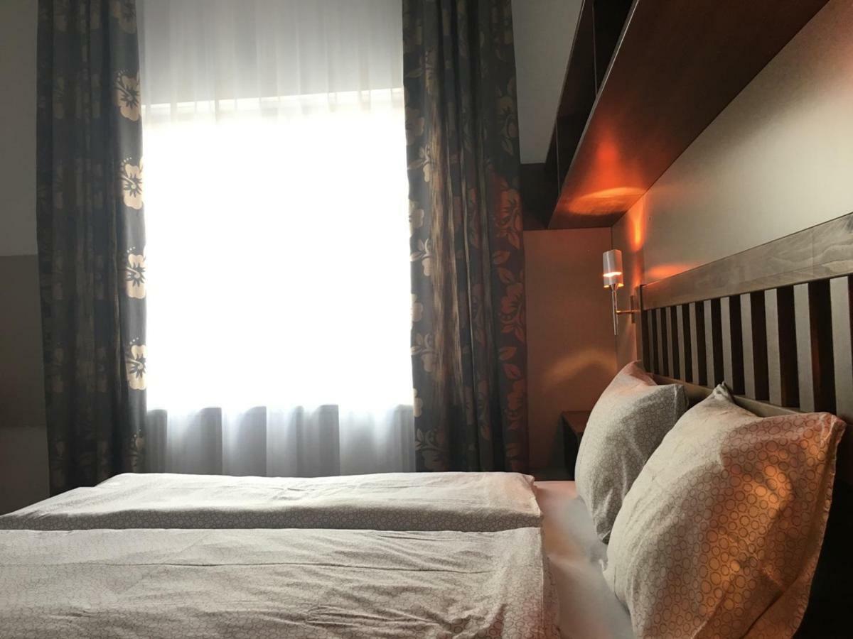 Toronyi Vendeghaz Hotel Bagian luar foto