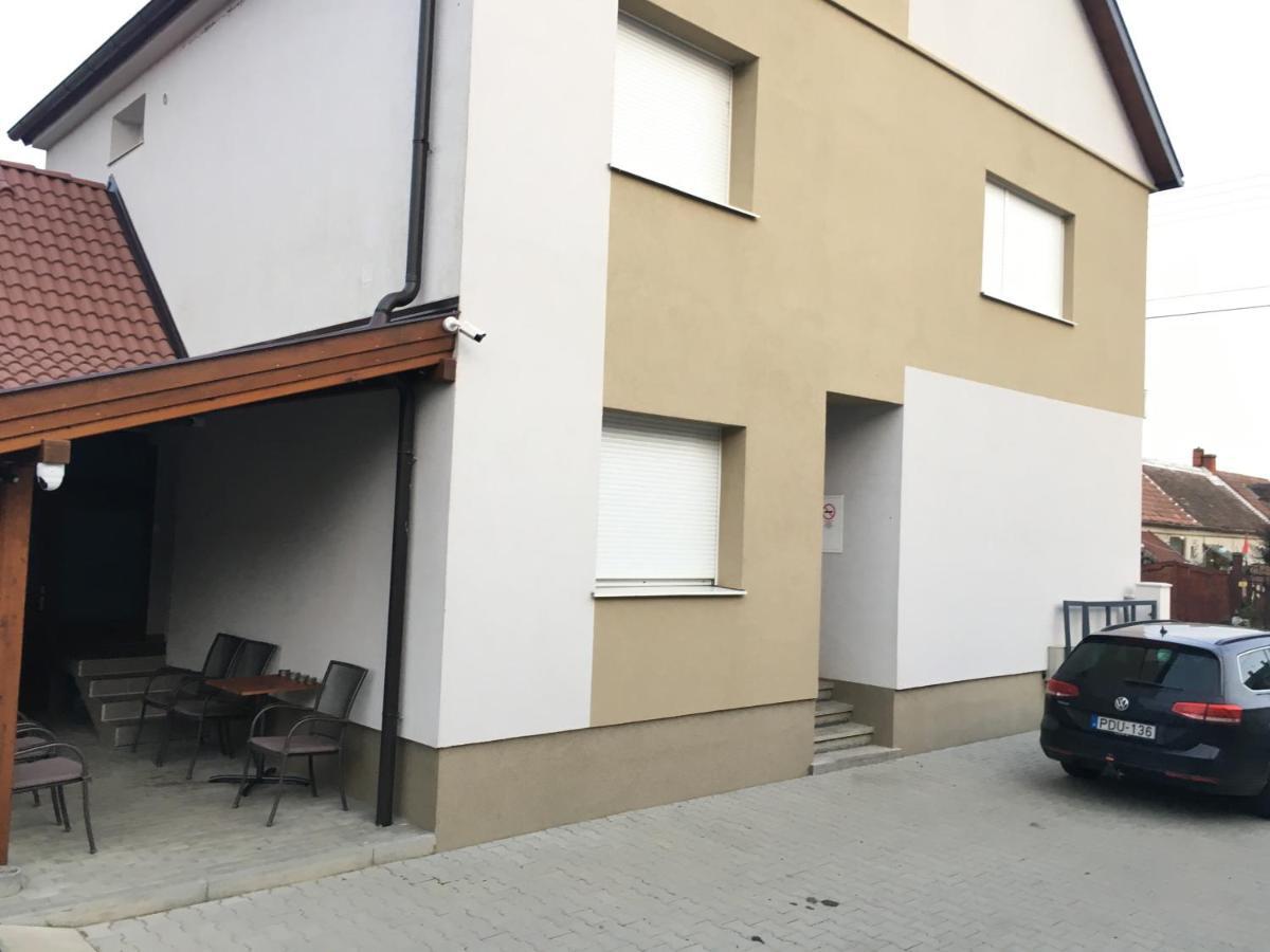 Toronyi Vendeghaz Hotel Bagian luar foto