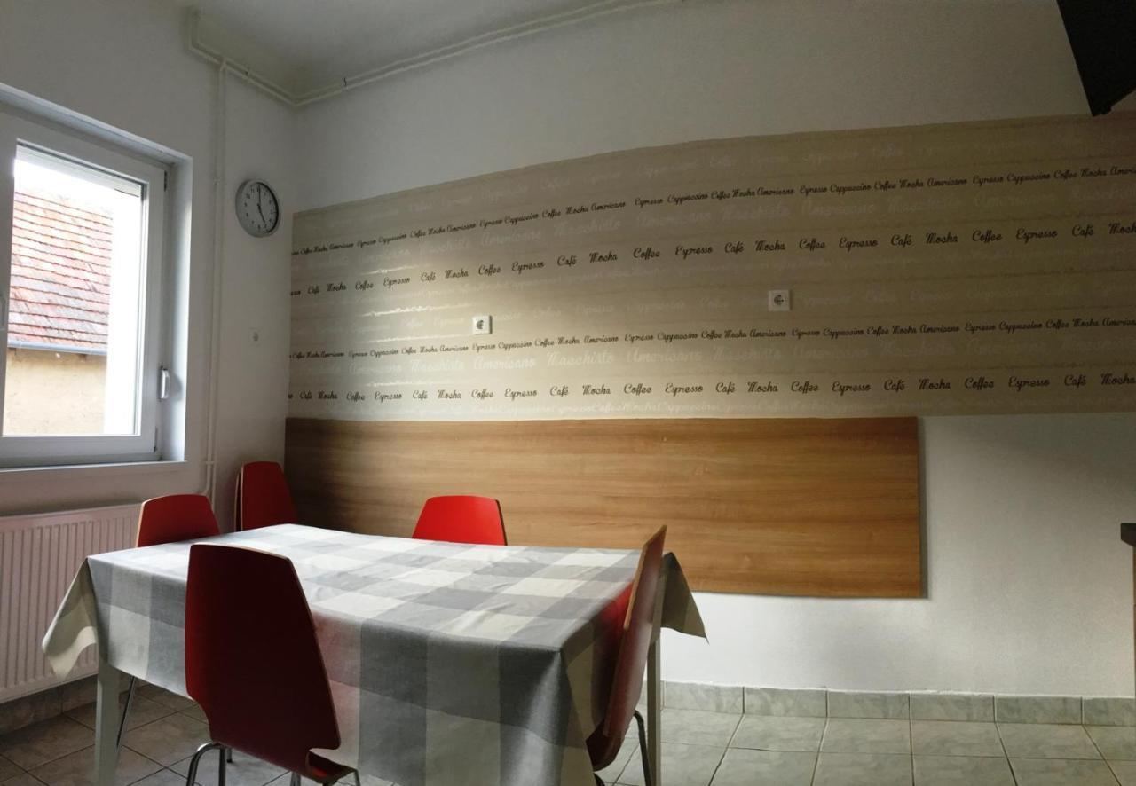 Toronyi Vendeghaz Hotel Bagian luar foto